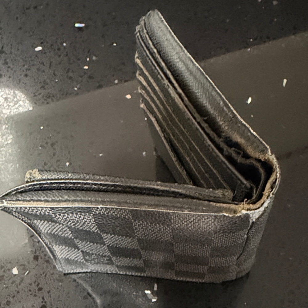 Louis Vuitton Men's Graphite Damier Black BiFold Wallet w Cert of Authenticity - Picture 9 of 10